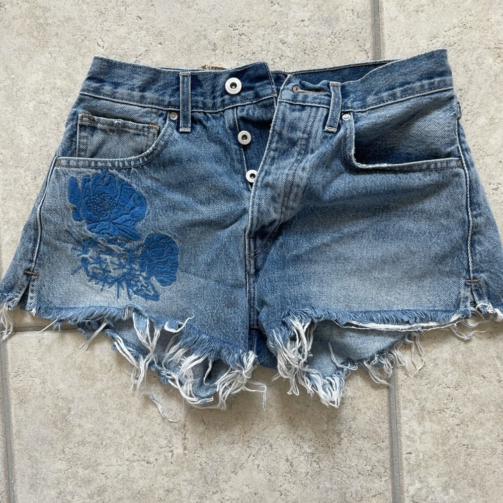 LEVIS HIGH RISE SHORT